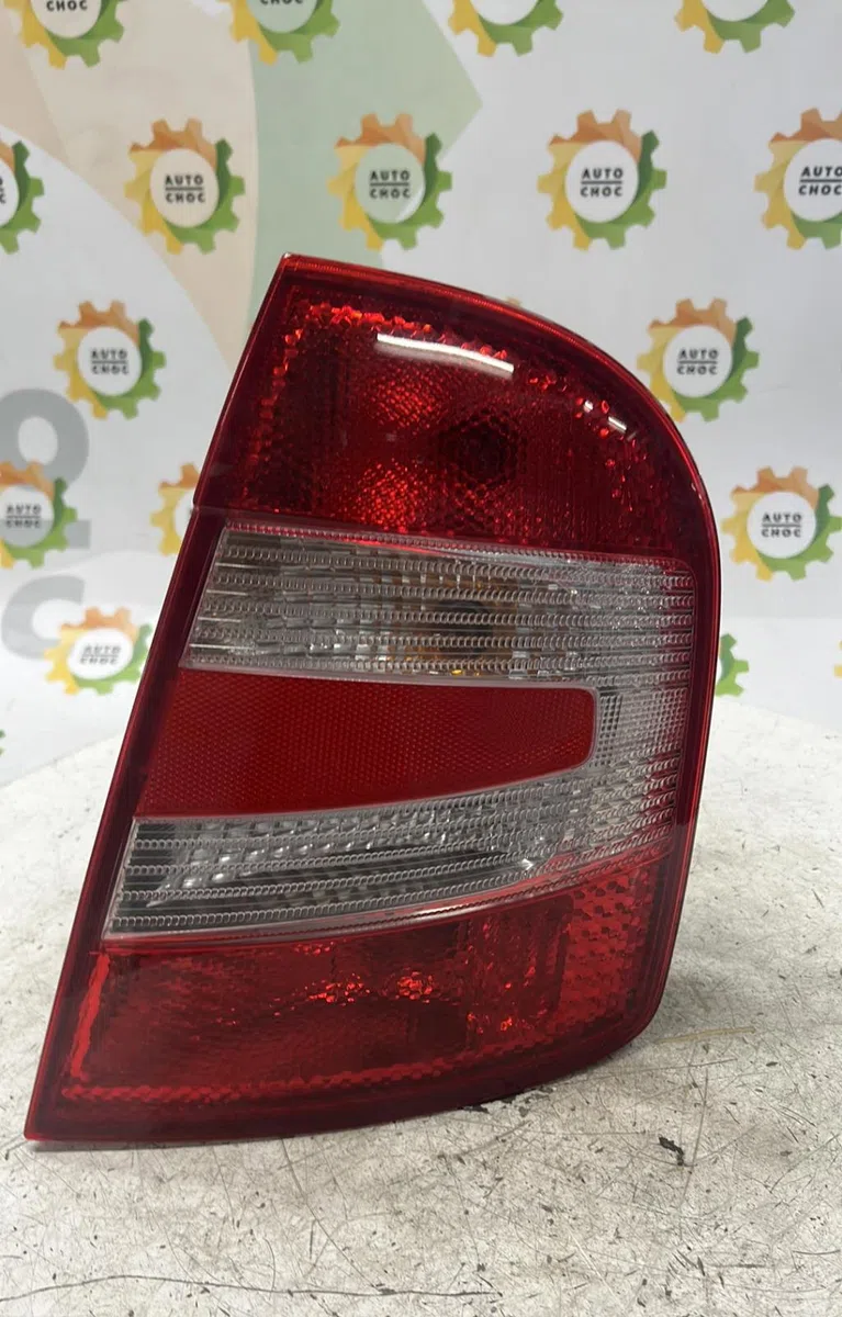 Feu arrière droit SKODA FABIA 1 PHASE 2 occasion