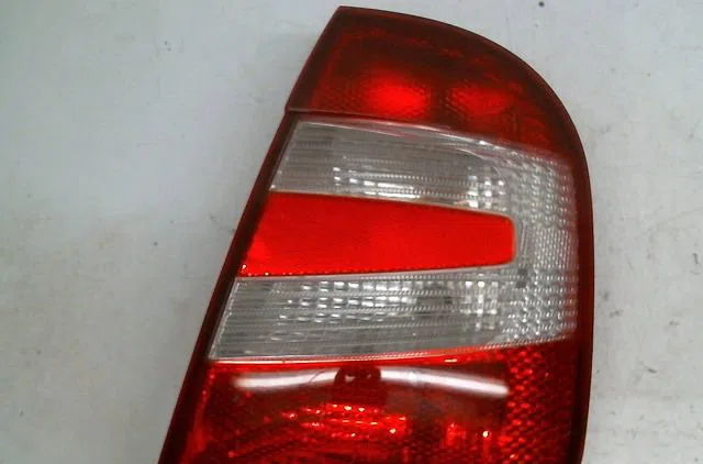 Feu arrière droit Skoda FABIA I (6Y2) 1.9 sdi (1999-2008) 5 portes occasion