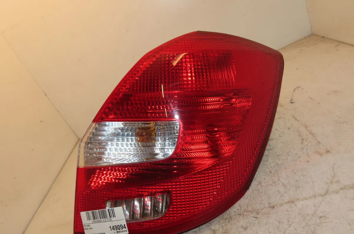 Feu arrière droit Skoda FABIA II (542) 1.2 tsi (2010-2014) occasion