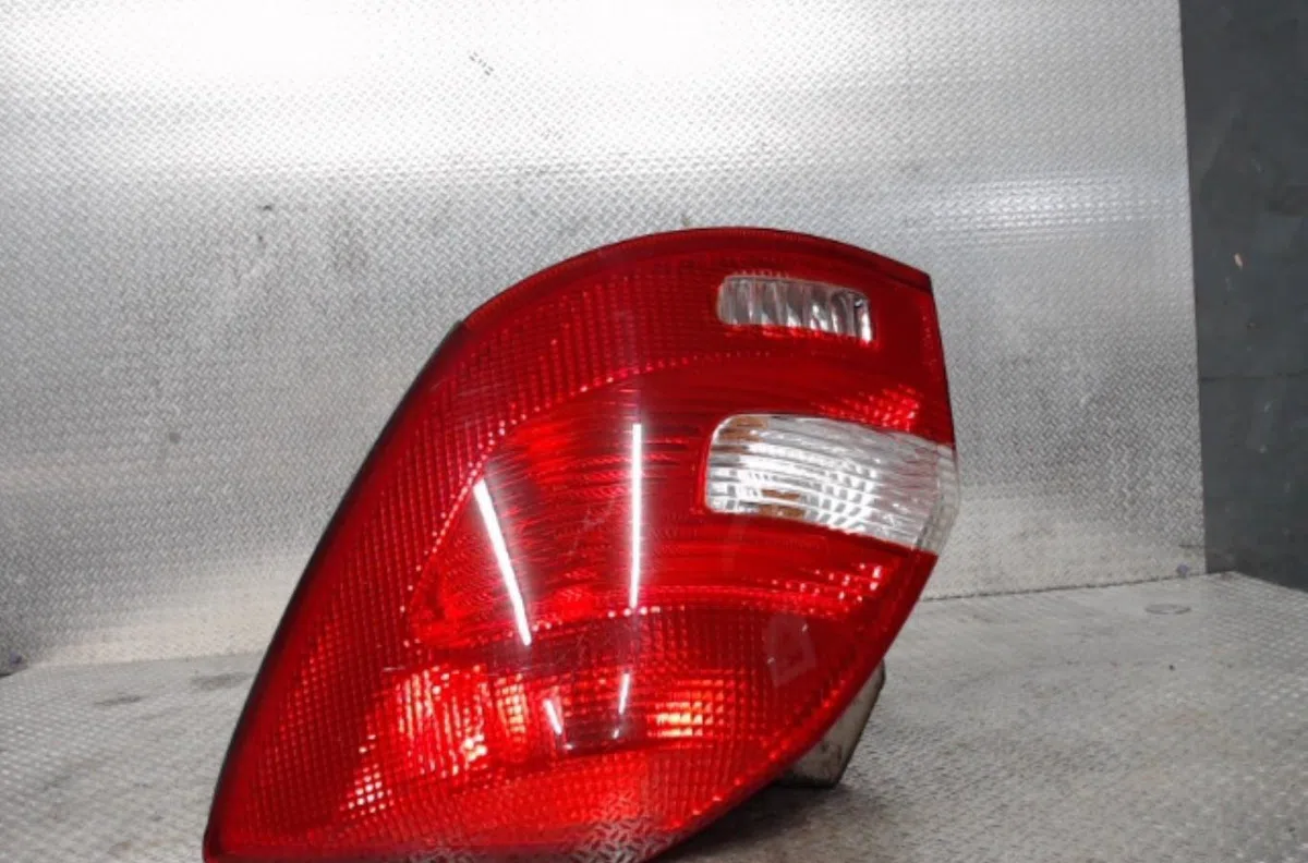 Feu arrière droit Skoda FABIA II (542) 1.4 tdi (2007-2010) occasion