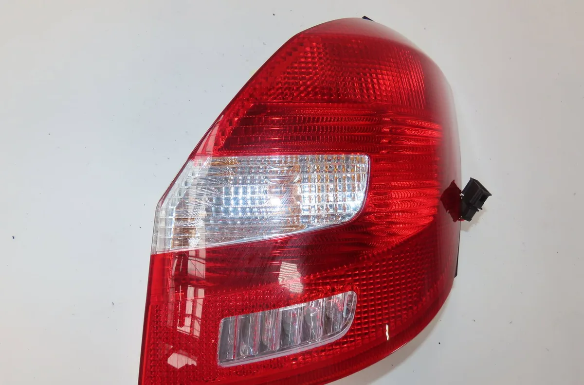Feu arrière droit Skoda FABIA II (542) 1.9 tdi (2007-2010) occasion