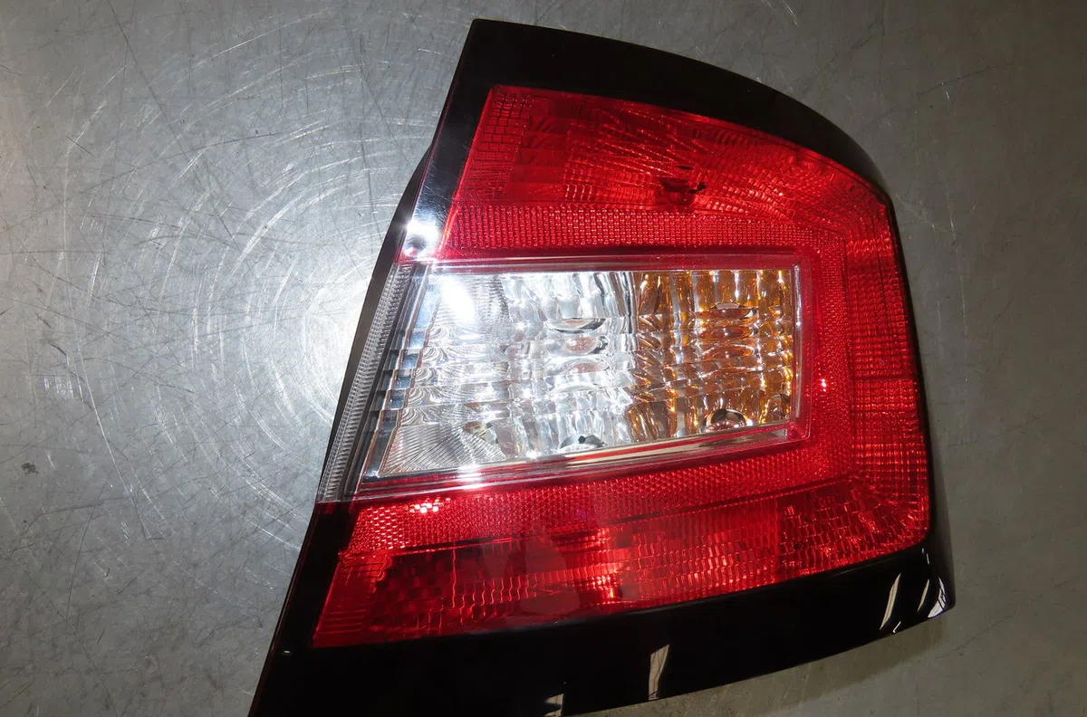 Feu arrière droit Skoda FABIA III (NJ3) 1.0 tsi (2014-2021) occasion