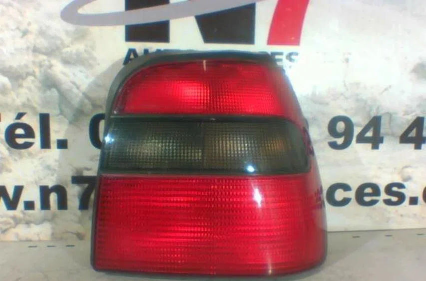 Feu arrière droit SKODA FELICIA PHASE 1 occasion
