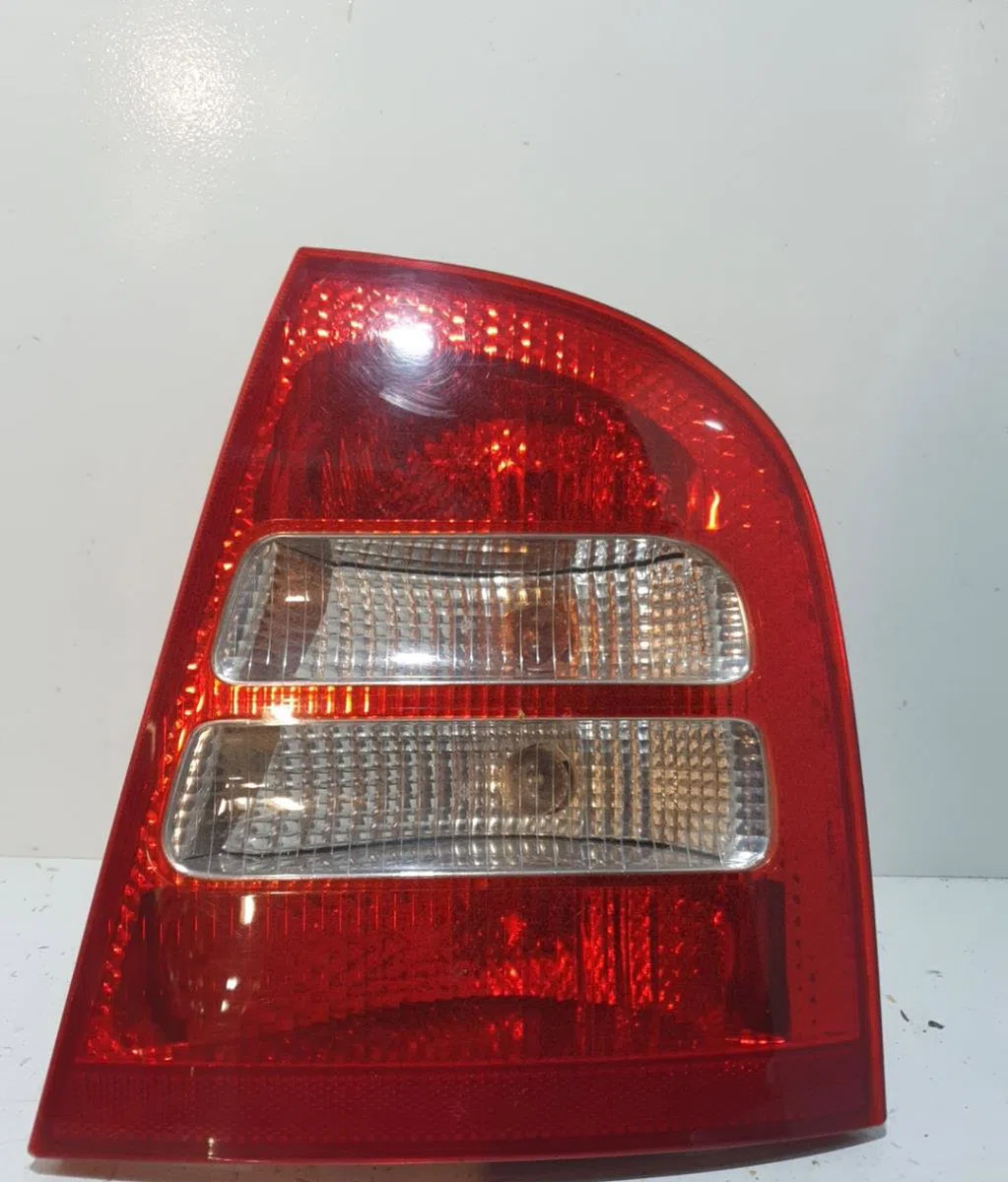 Feu arrière droit SKODA OCTAVIA 1 PHASE 1 occasion