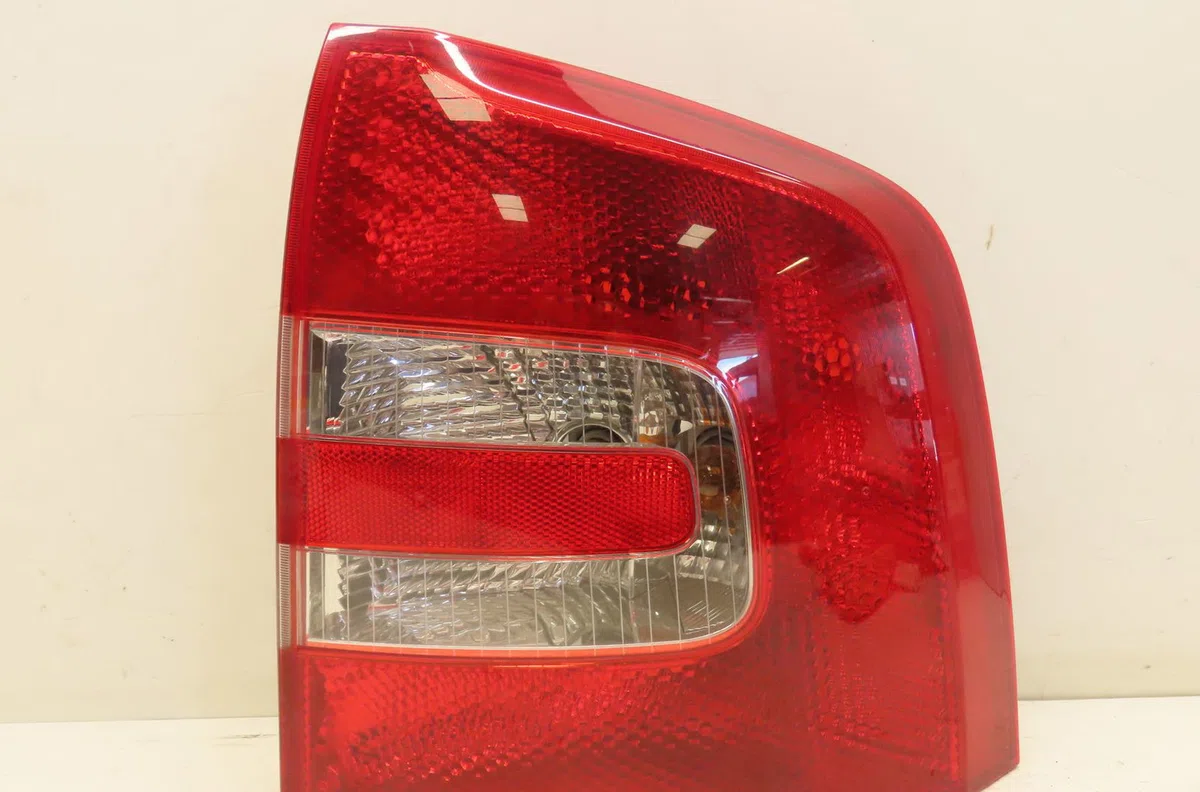 Feu arrière droit Skoda OCTAVIA II Combi (1Z5) 1.9 tdi (2004-2010) occasion