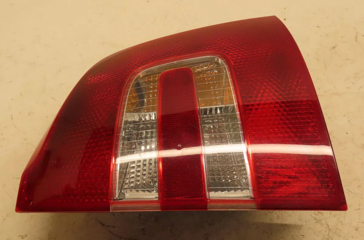 Feu arrière droit Skoda OCTAVIA II Combi (1Z5) 1.9 tdi (2004-2010) occasion