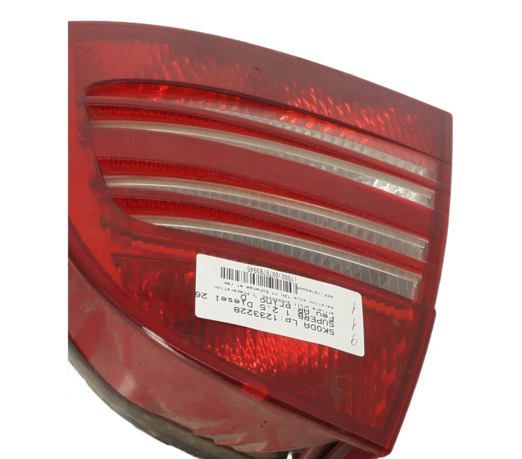 Feu arrière droit Skoda SUPERB I (3U4) 2.5 tdi (2001-2003) occasion