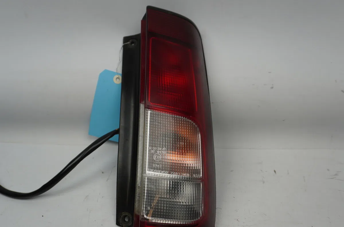 Feu arrière droit Suzuki IGNIS I (FH) 1.3 4wd (rg413) (2000-2003) occasion