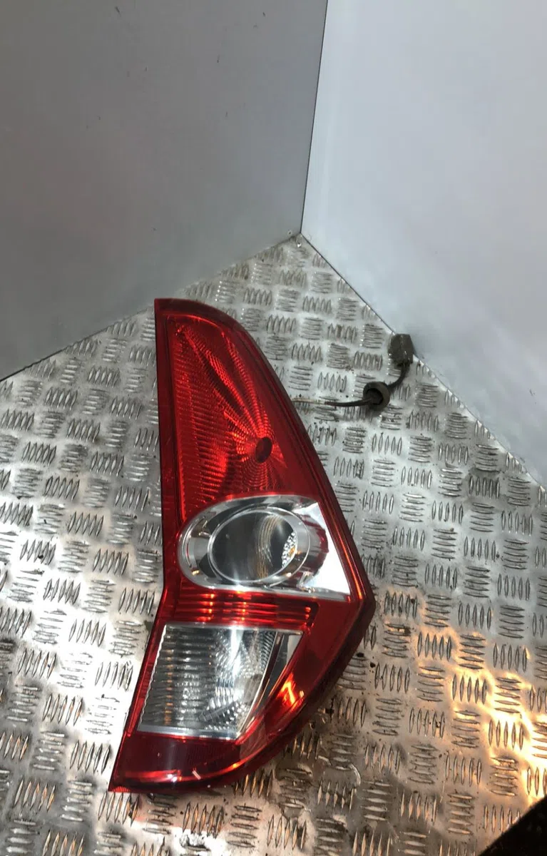 Feu arrière droit SUZUKI SPLASH occasion