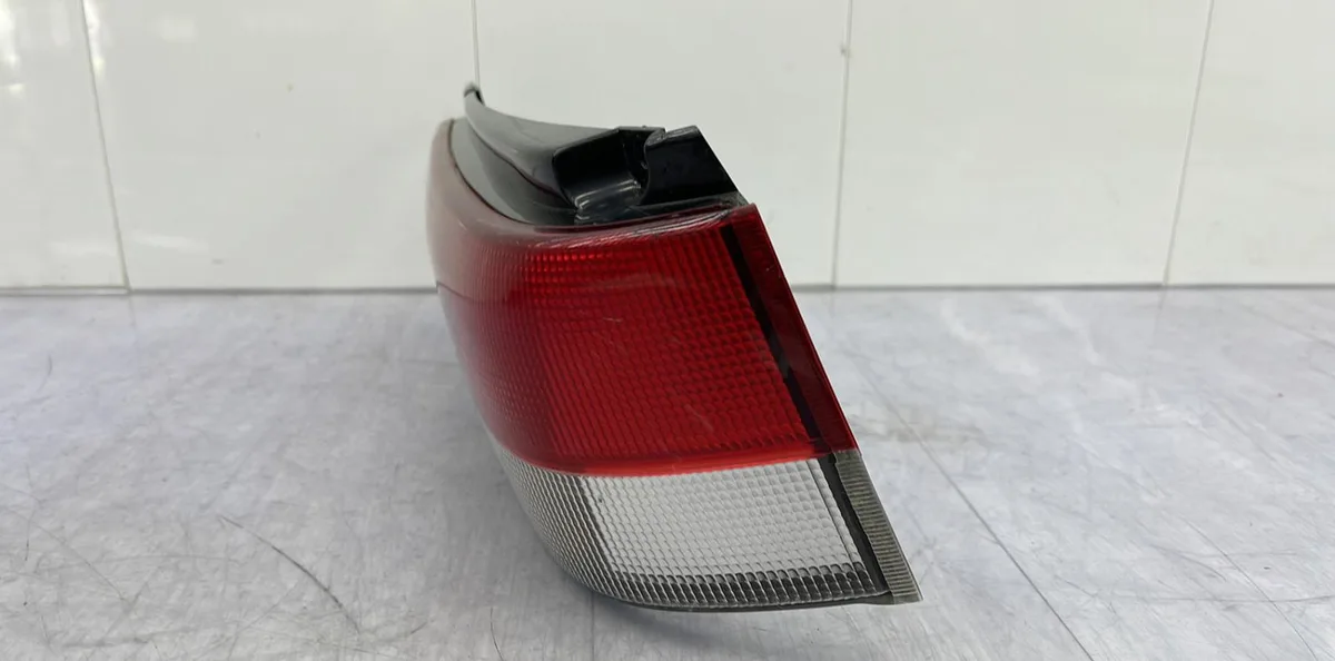 Feu arrière droit SUZUKI SWIFT 2 PHASE 1 occasion