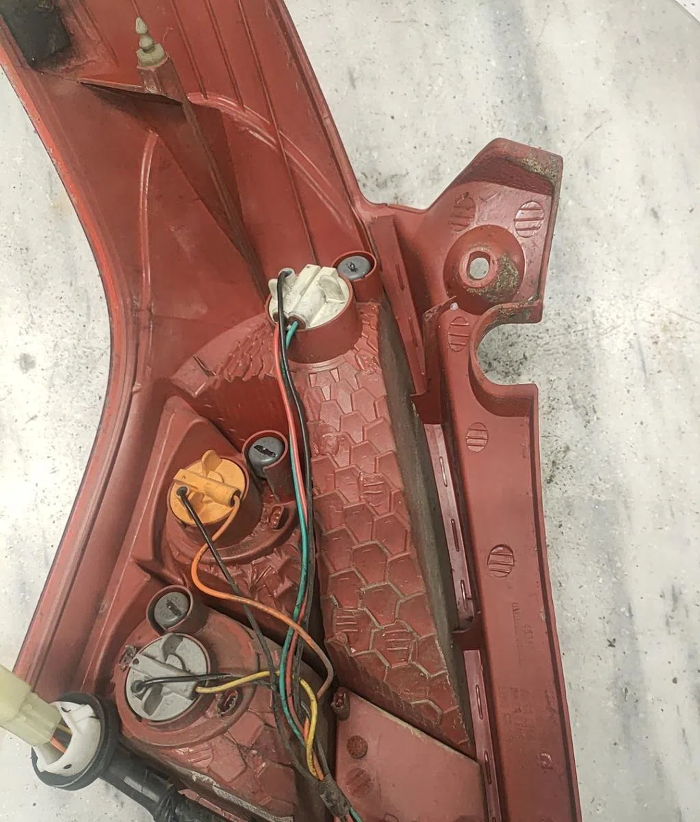 Feu arrière droit SUZUKI SWIFT 3 occasion