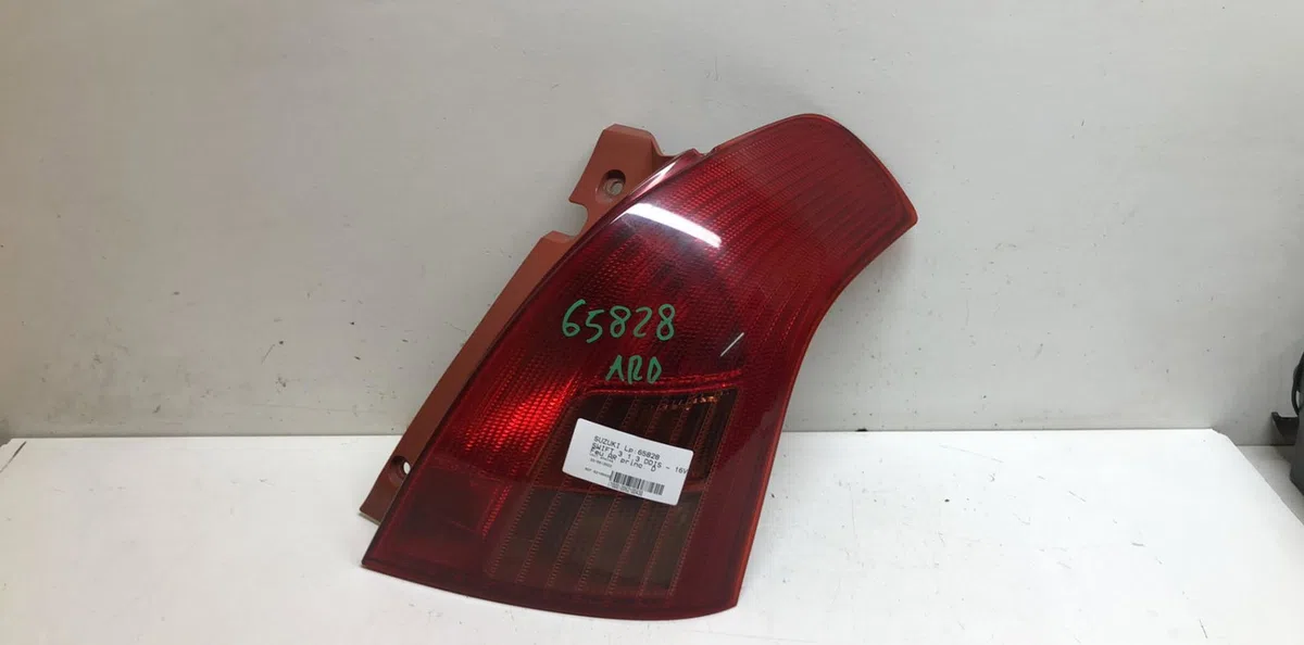 Feu arrière droit Suzuki SWIFT III (MZ, EZ) 1.3 ddis (rs 413d) (2005) 5 portes occasion