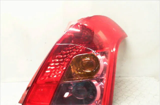 Feu arrière droit Suzuki SWIFT III (MZ, EZ) 1.3 (rs 413) (2005) occasion