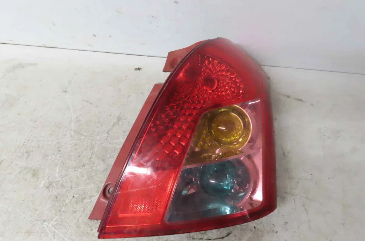 Feu arrière droit SUZUKI SWIFT III occasion