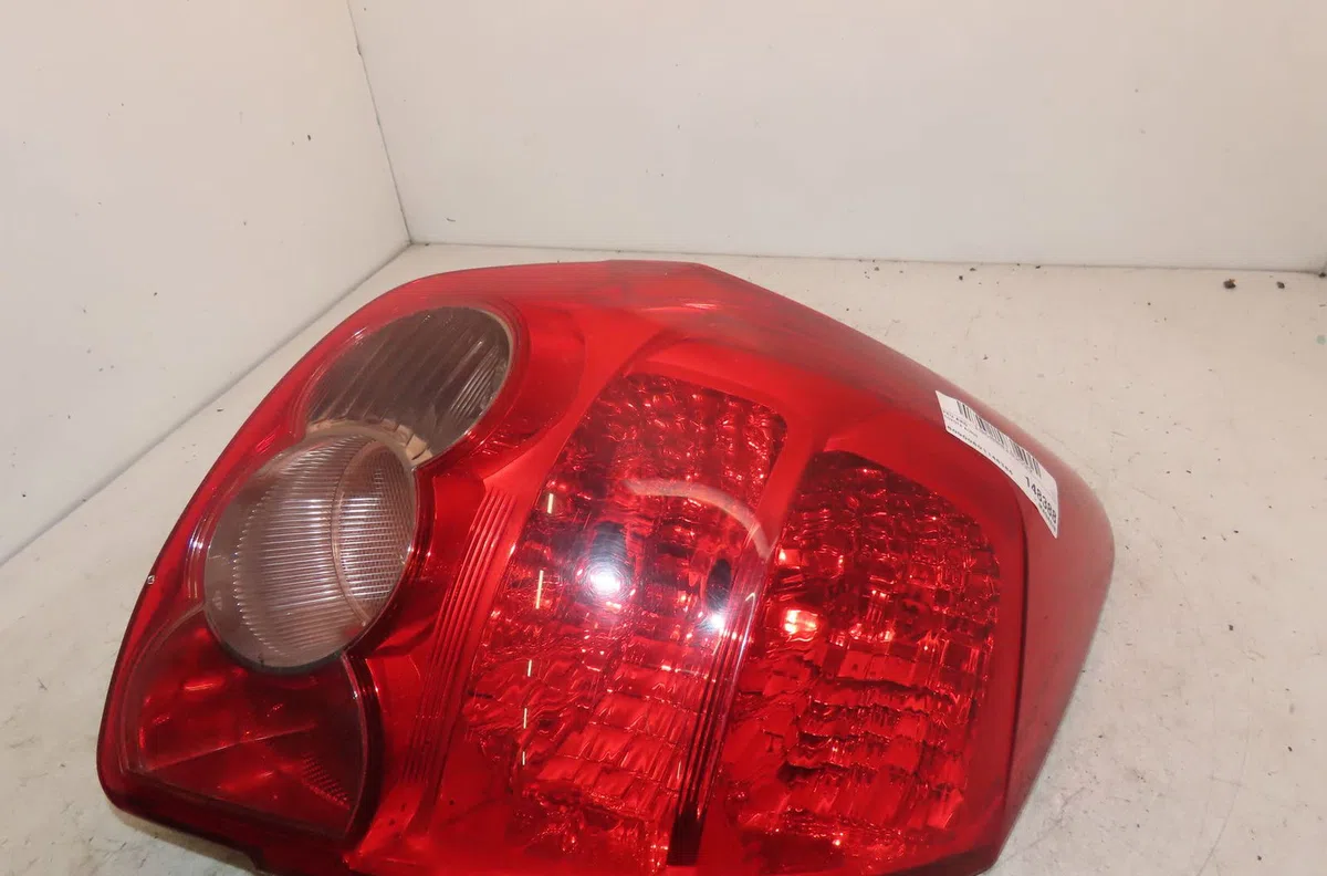 Feu arrière droit Toyota AURIS (_E15_) 2.2 d (ade157_, ade151_) (2006-2012) occasion