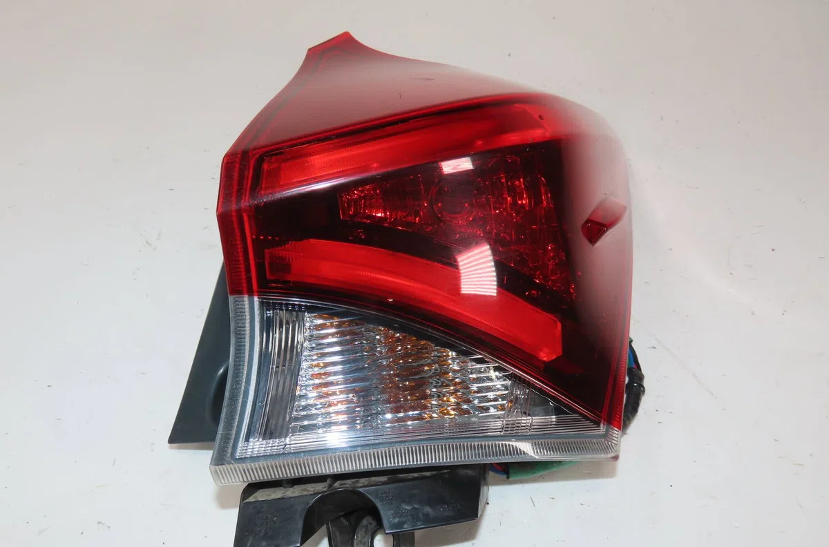 Feu arrière droit Toyota AURIS (_E18_) 1.2 (nre185_) (2015-2018) occasion