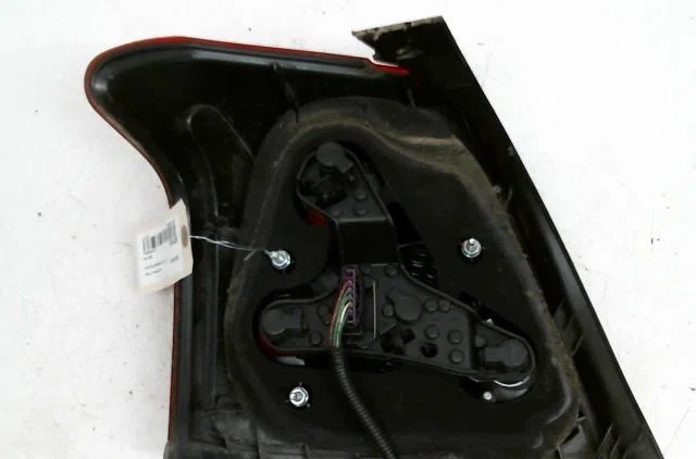 Feu arrière droit Toyota AVENSIS (_T25_) 1.8 (zzt251_) (2003-2008) occasion