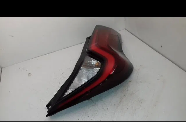 Feu arrière droit Toyota AYGO X (_B7_) 1.0 vvt-i (kgb70) (2022) occasion