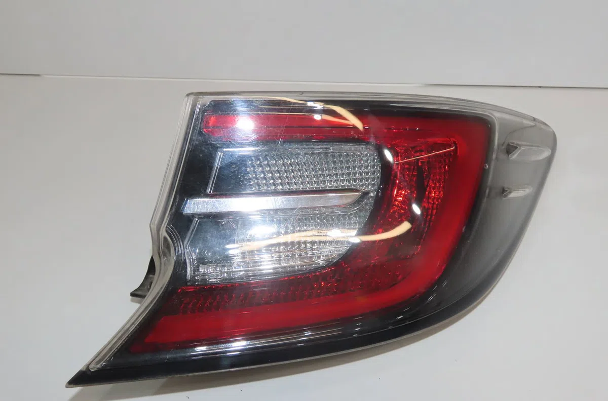 Feu arrière droit Toyota COROLLA 3-5 portes (_E21_) 1.8 hybrid (zwe211) (2018) 5 portes occasion