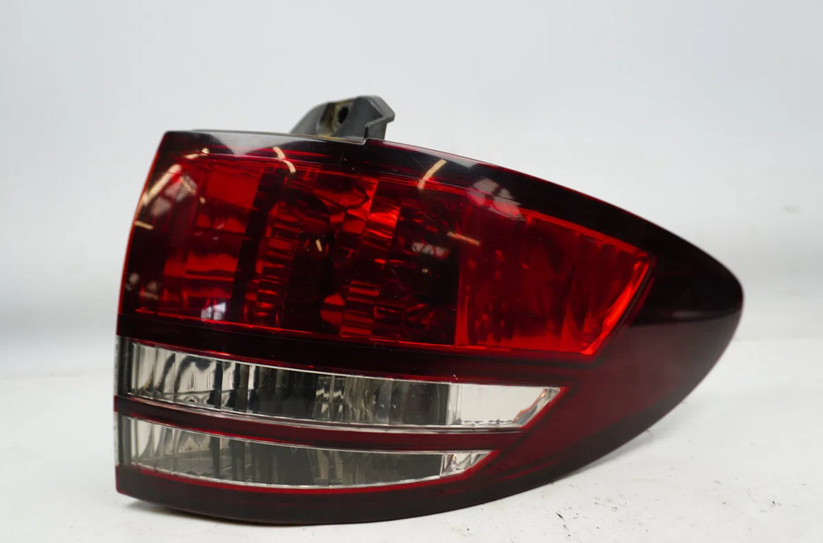 Feu arrière droit Toyota PREVIA II (_R3_) 2.0 d-4d (clr30_) (2001-2006) occasion