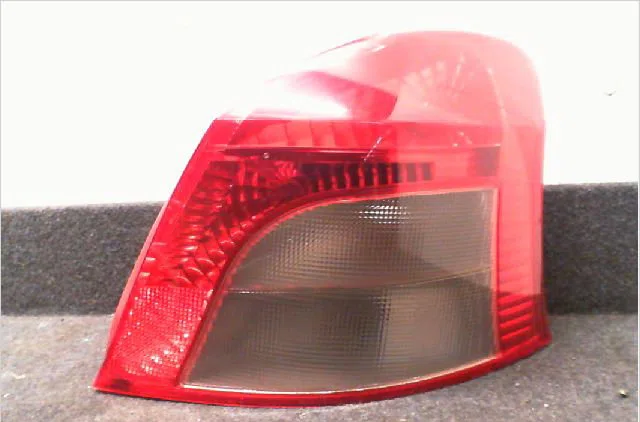 Feu arrière droit Toyota YARIS (_P9_) 1.3 vvt-i (scp90_) (2005-2010) occasion