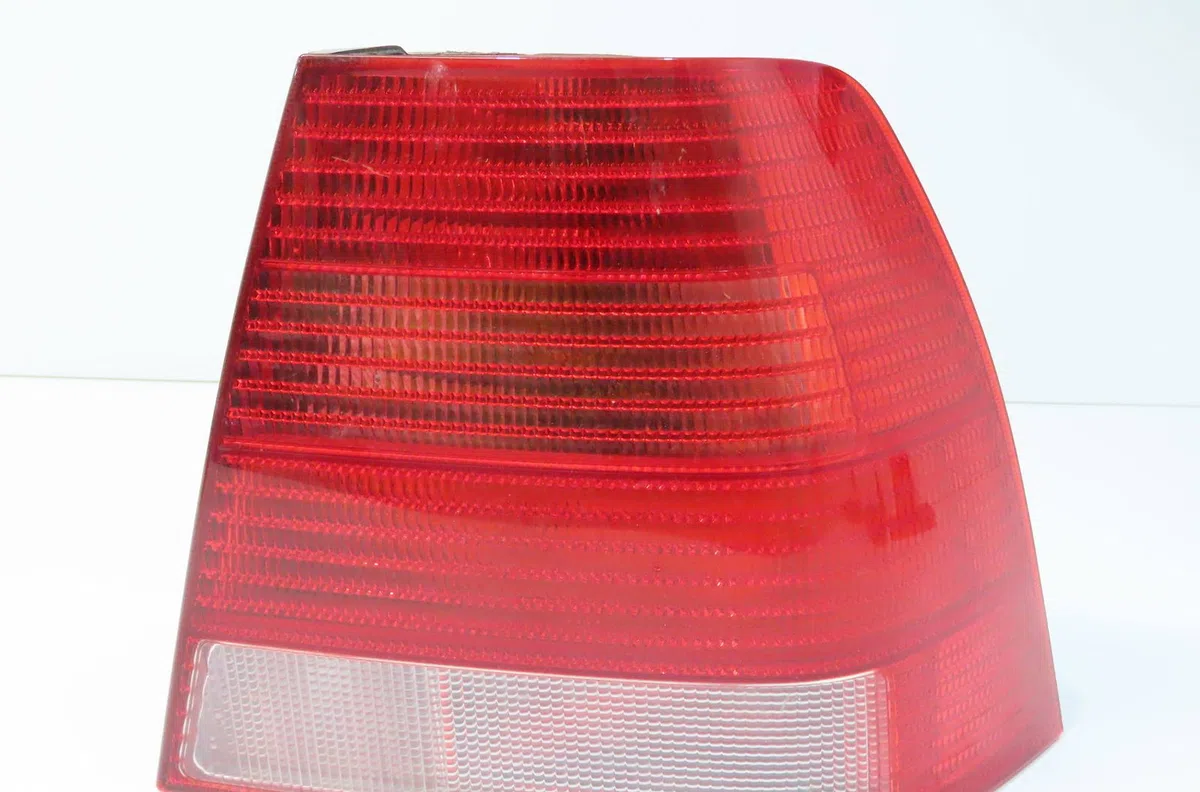 Feu arrière droit Volkswagen BORA I (1J2) 1.9 tdi (1998-2005) occasion