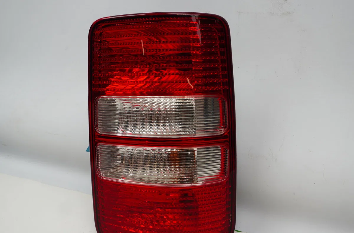 Feu arrière droit Volkswagen CADDY III Camionnette-Monospace (2KA, 2KH, 2CA, 2CH) 1.6 tdi (2010-2015) occasion