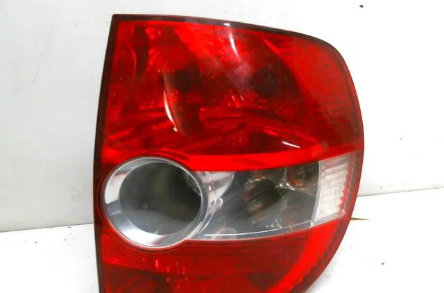 Feu arrière droit Volkswagen FOX 3-5 portes (5Z1, 5Z3, 5Z4) 1.2 (2005-2011) occasion