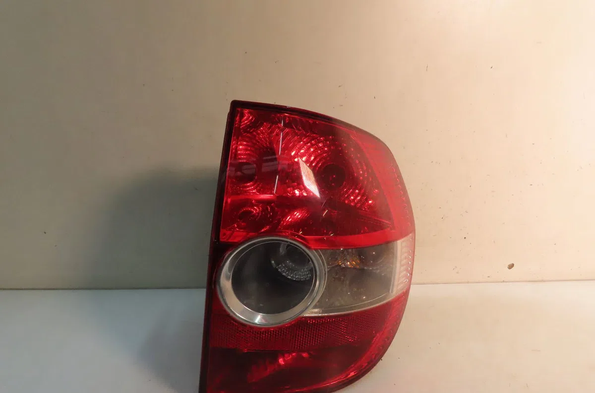 Feu arrière droit Volkswagen FOX 3-5 portes (5Z1, 5Z3, 5Z4) 1.2 (2005-2011) occasion
