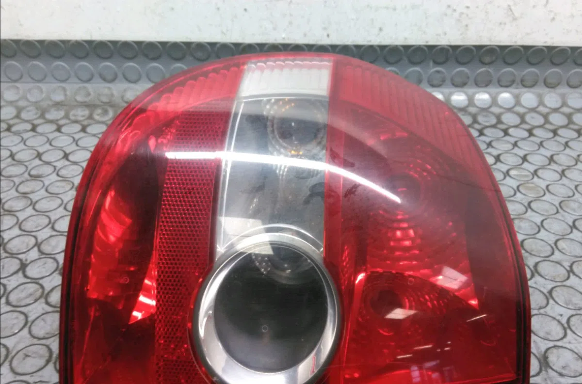 Feu arrière droit Volkswagen FOX 3-5 portes (5Z1, 5Z3, 5Z4) 1.4 tdi (2005-2009) occasion