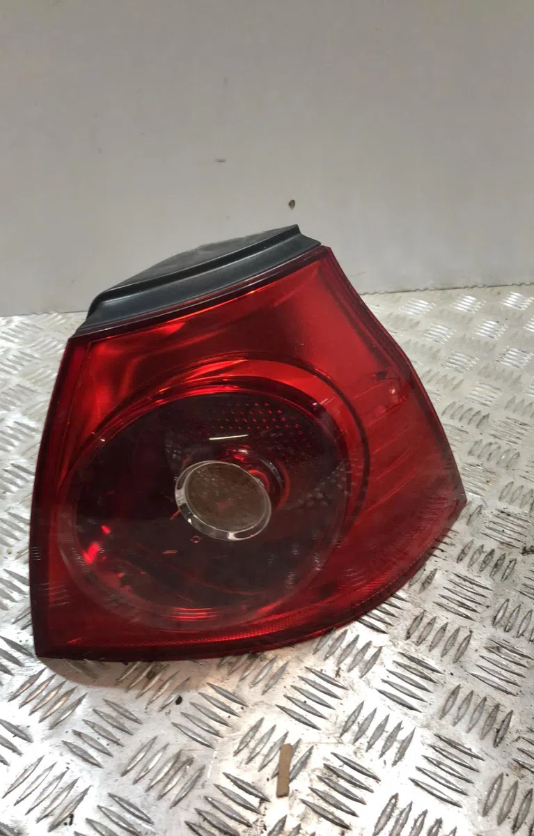 Feu arrière droit VOLKSWAGEN GOLF 5 occasion