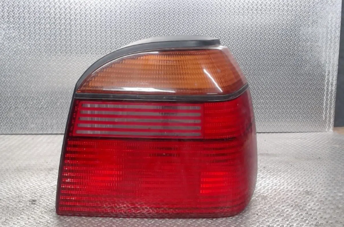 Feu arrière droit Volkswagen GOLF III (1H1) 1.4 (1991-1997) occasion
