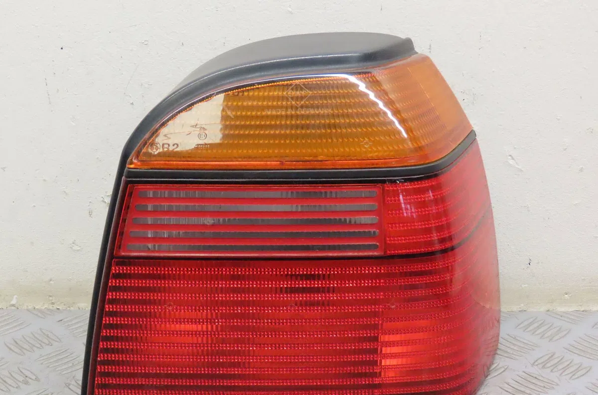 Feu arrière droit Volkswagen GOLF III (1H1) 1.8 (1991-1997) 5 portes occasion