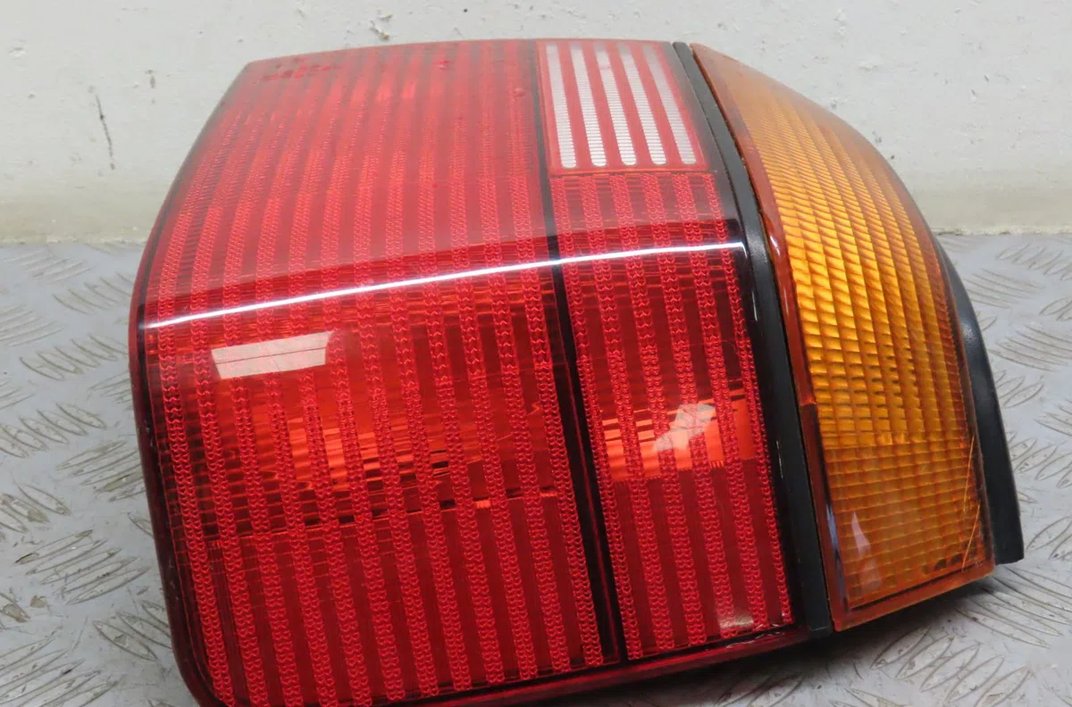 Feu arrière droit Volkswagen GOLF III (1H1) 1.8 (1991-1997) 5 portes occasion