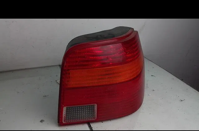 Feu arrière droit Volkswagen GOLF IV (1J1) 1.6 16v (2000-2005) occasion