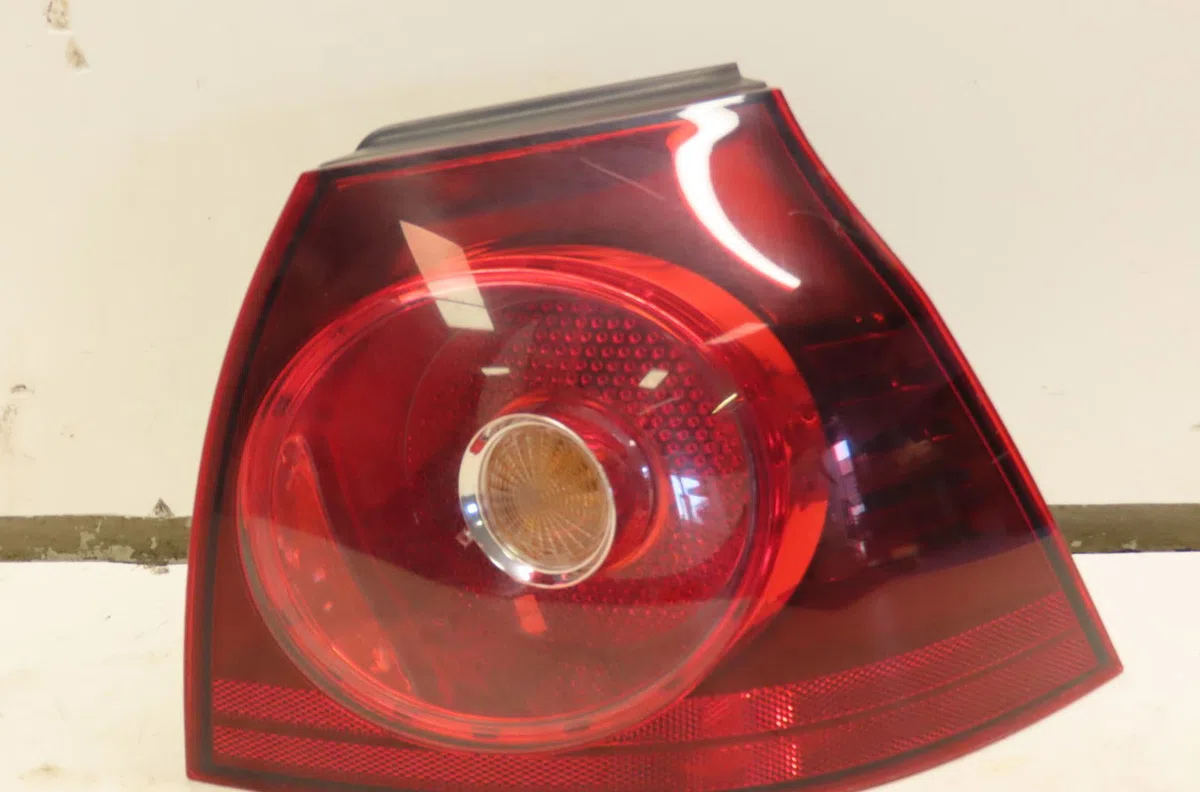 Feu arrière droit Volkswagen GOLF IV (1J1) 1.9 tdi (1997-2004) 3 portes occasion