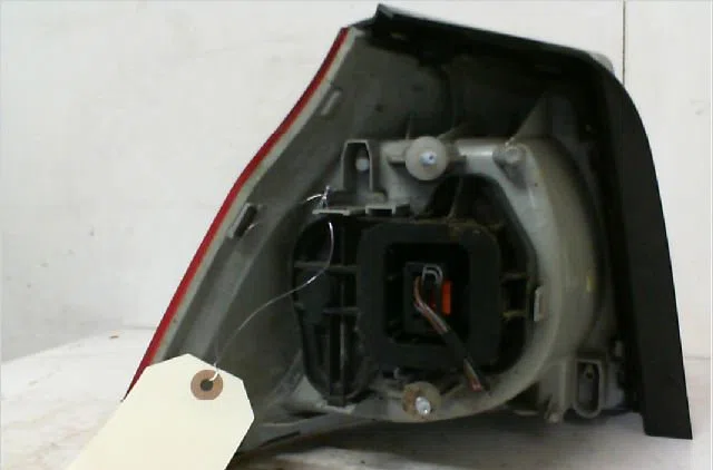 Feu arrière droit VOLKSWAGEN GOLF V  1.9 TDI 105ch occasion