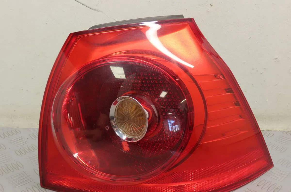 Feu arrière droit Volkswagen GOLF V (1K1) 1.6 fsi (2003-2008) occasion