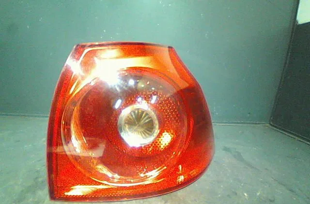 Feu arrière droit Volkswagen GOLF V (1K1) 1.9 tdi (2003-2008) occasion