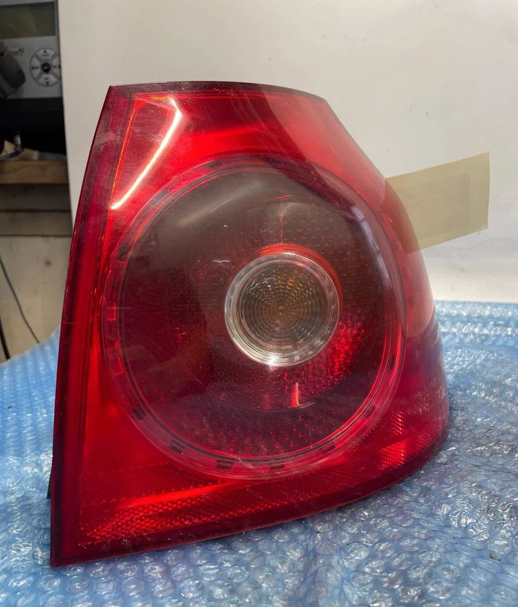 Feu arrière droit Volkswagen GOLF V (1K1) 1.9 tdi (2003-2008) occasion