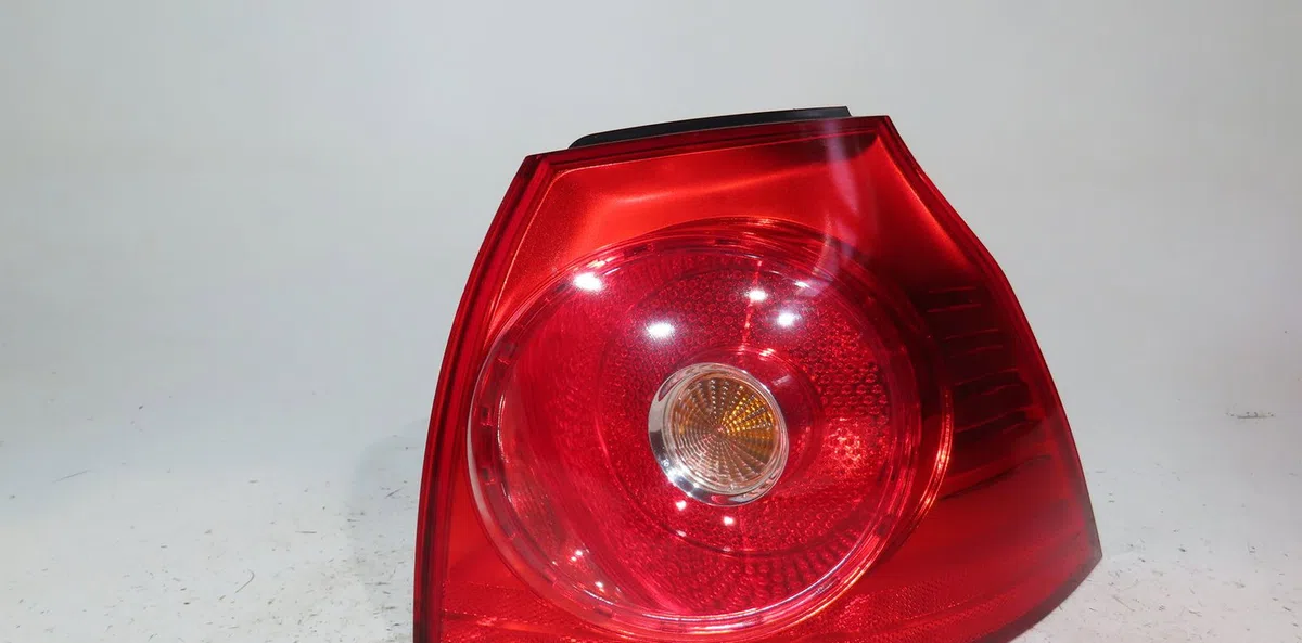 Feu arrière droit Volkswagen GOLF V (1K1) 1.9 tdi (2003-2008) occasion