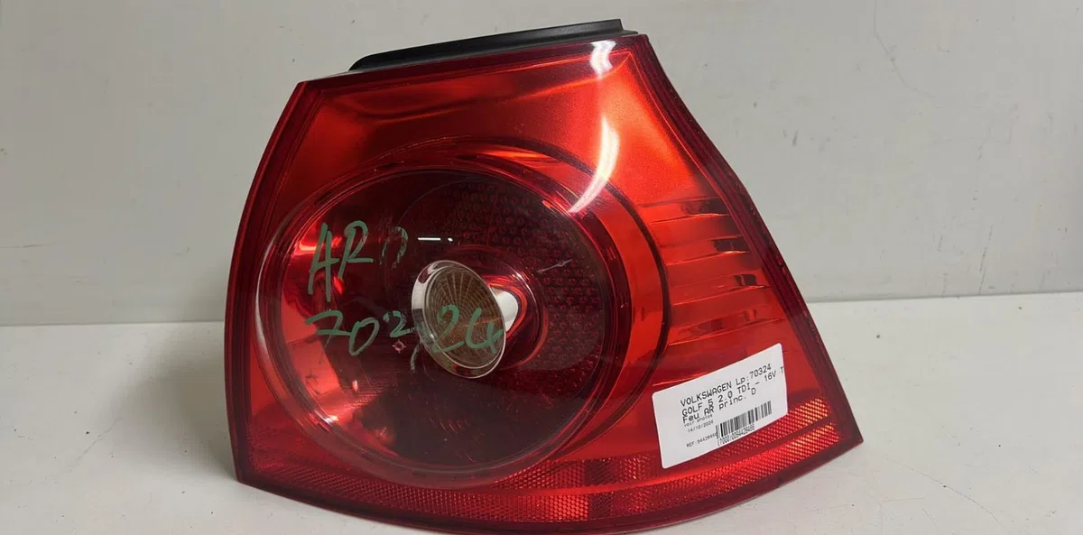 Feu arrière droit Volkswagen GOLF V (1K1) 2.0 tdi (2003-2008) occasion