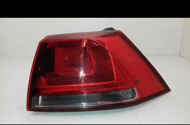Feu arrière droit Volkswagen GOLF VII (5G1, BQ1, BE1, BE2) 1.6 tdi (2012-2017) occasion