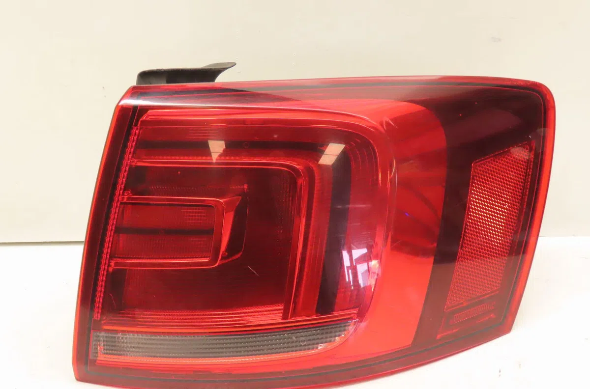 Feu arrière droit Volkswagen JETTA IV (162, 163, AV3, AV2) 1.4 tsi hybrid (2011) occasion