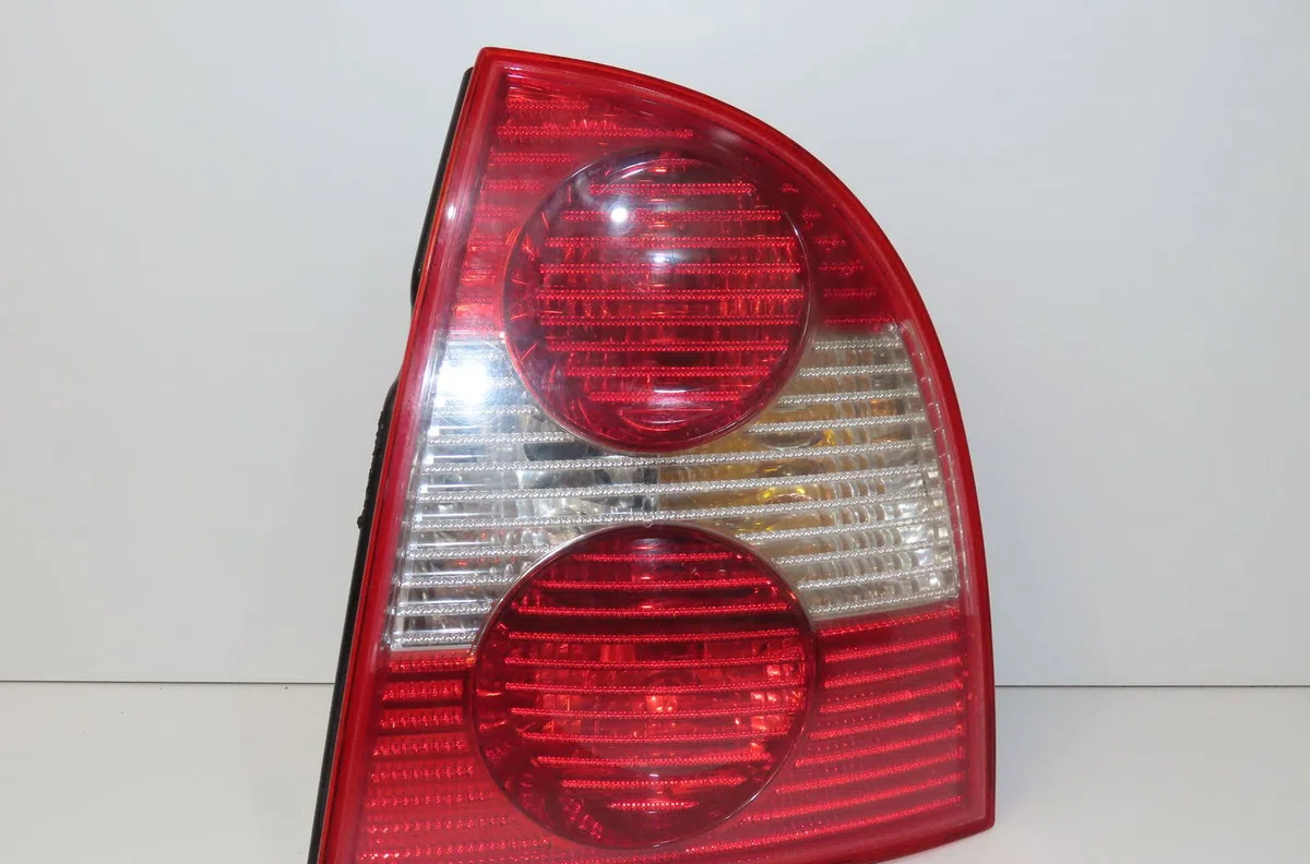 Feu arrière droit VOLKSWAGEN PASSAT IV 2002 occasion