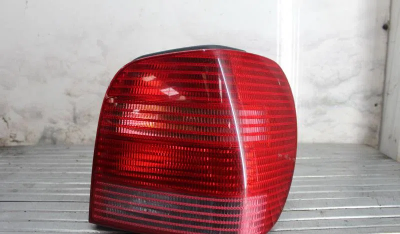 Feu arrière droit VOLKSWAGEN POLO 3 PHASE 2 occasion