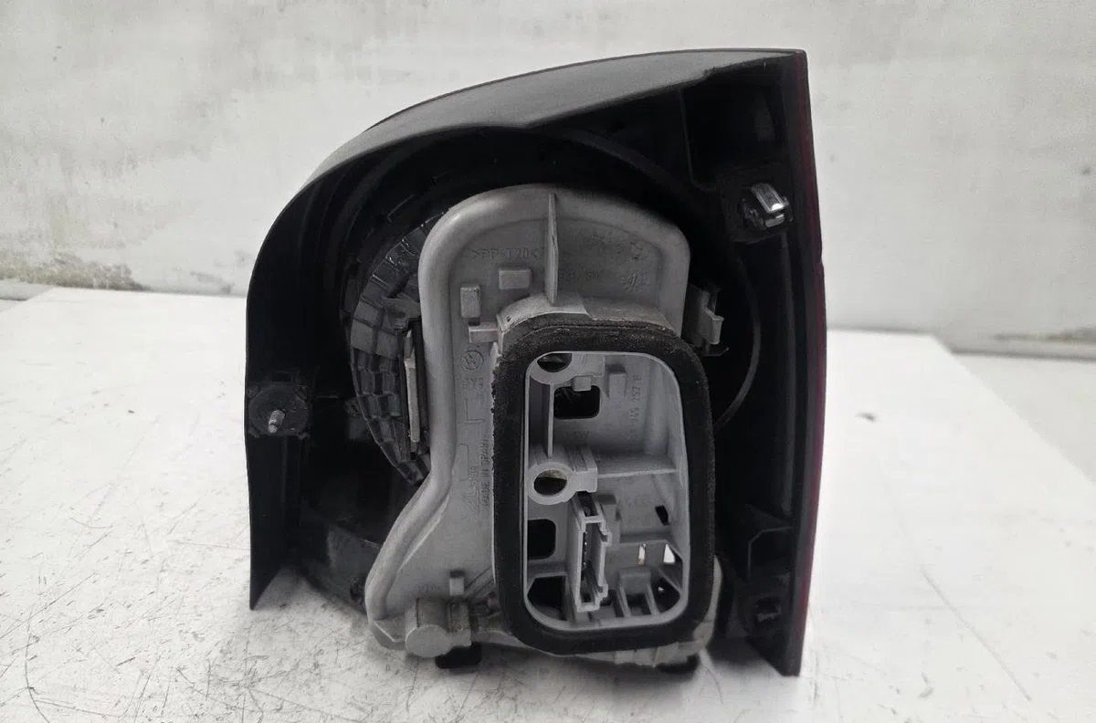 Feu arrière droit VOLKSWAGEN POLO 4 PHASE 2 occasion