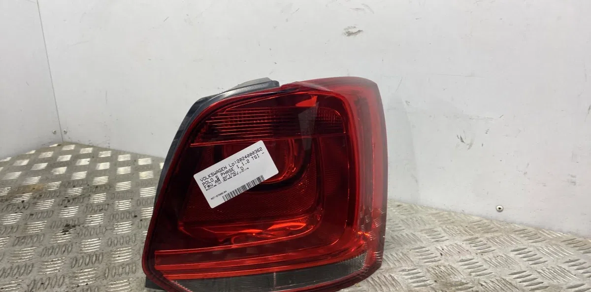 Feu arrière droit VOLKSWAGEN POLO 5 PHASE 1 occasion