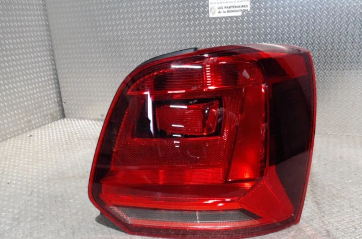Feu arrière droit VOLKSWAGEN POLO 5  POLO 5 PHASE 2 occasion