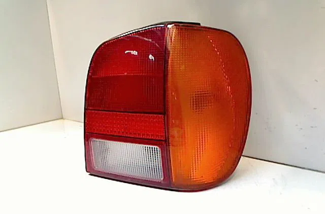 Feu arrière droit VOLKSWAGEN POLO III  1.3 occasion